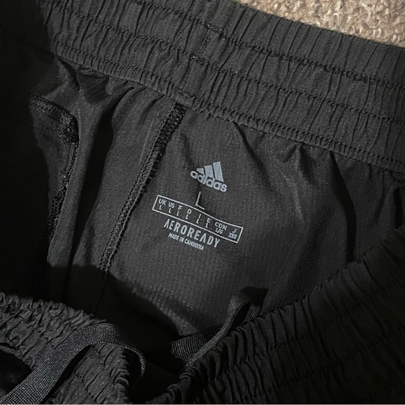 Adidas Aeroready Woven Shorts - Picture 2 of 3